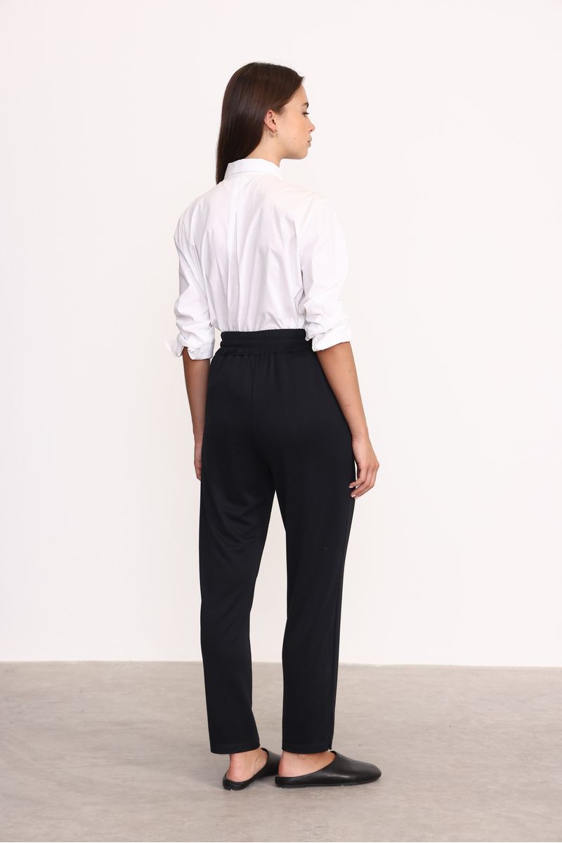 JOGGER-FANNY-NEGRO-1100059102-04.jpg