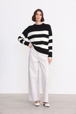 SWEATER-RAYADO-ALANA-NEGRO-0800321102-02.jpg