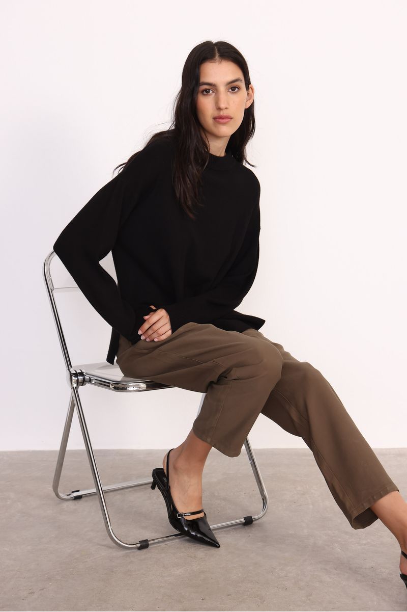 SWEATER-LISO-PIA-NEGRO-0800323102-01.jpg