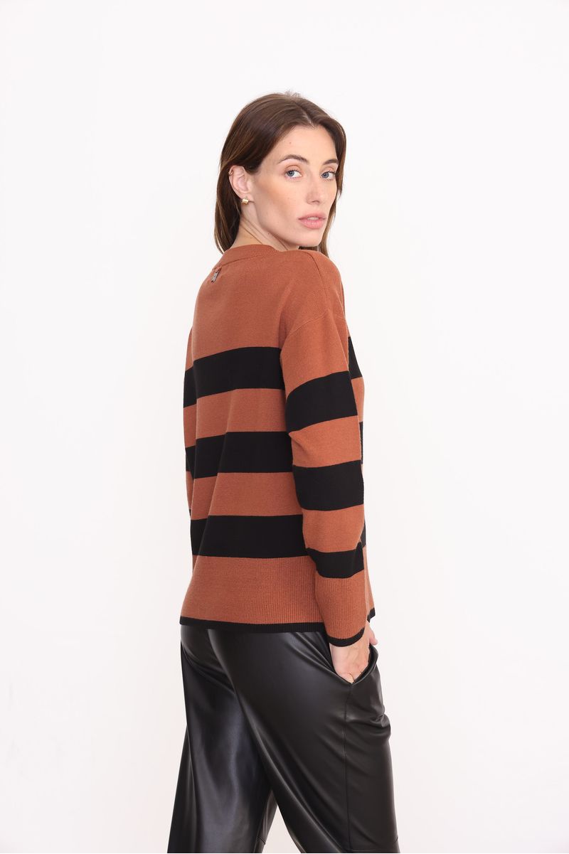 SWEATER-RAYADO-ALANA-MARRON-0800321110-04.jpg