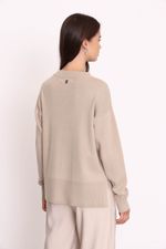 SWEATER-LISO-PIA-BEIGE-0800323107-04.jpg
