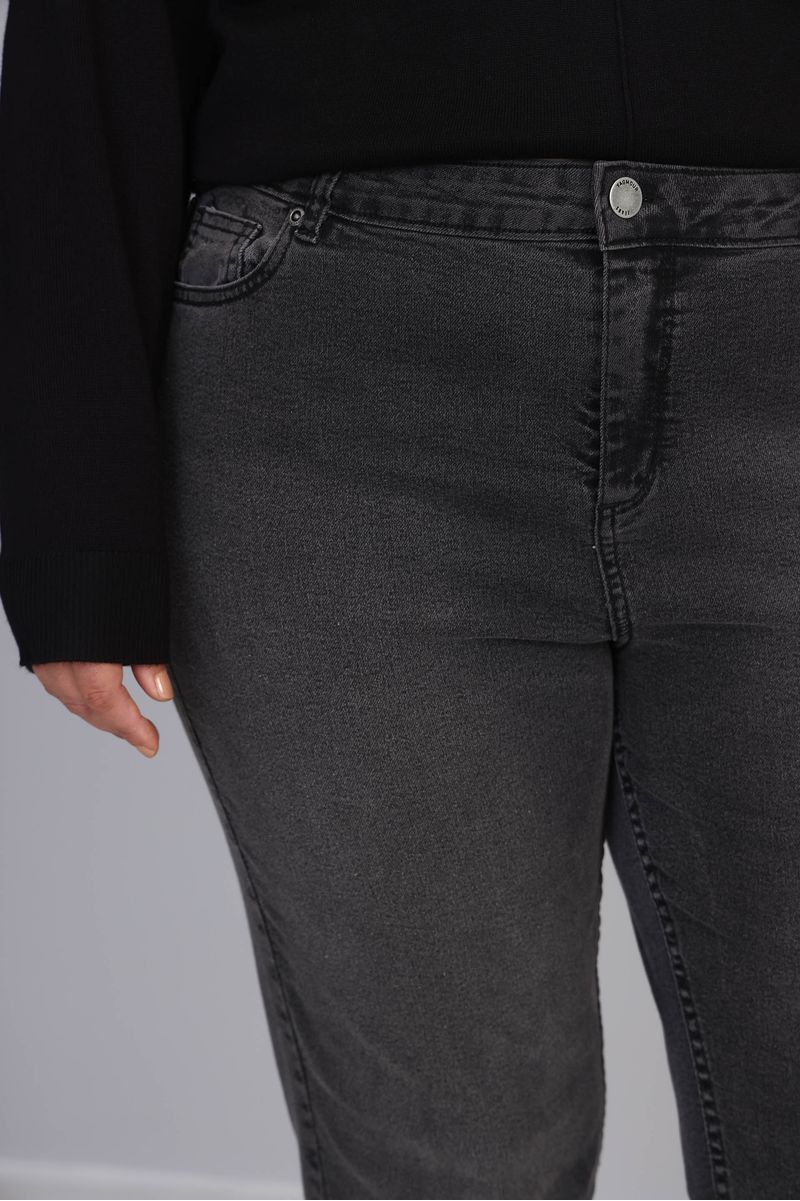 SKINNY-VINTAGE-BLACK-NEGRO-0500304102-08.jpg