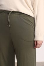 JOGGER-LEILA-VERDE-MUSGO-03002811VM-03.jpg