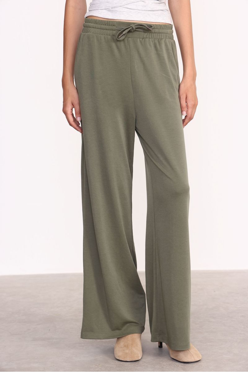JOGGER-LEILA-VERDE-MUSGO-03002811VM-02.jpg