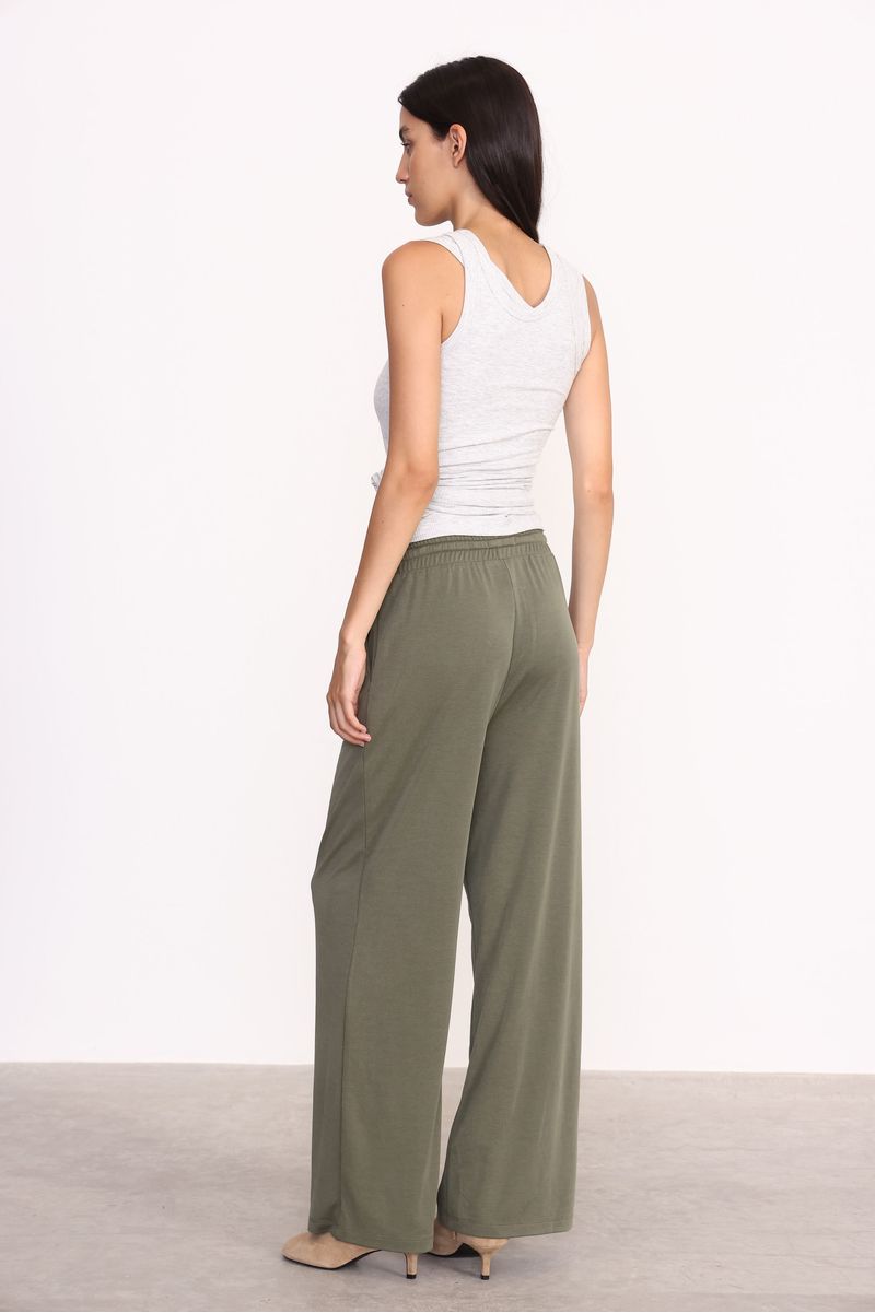 JOGGER-LEILA-VERDE-MUSGO-03002811VM-04.jpg