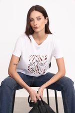 REMERA-CAMILA-BLANCO-2401311101-01.jpg